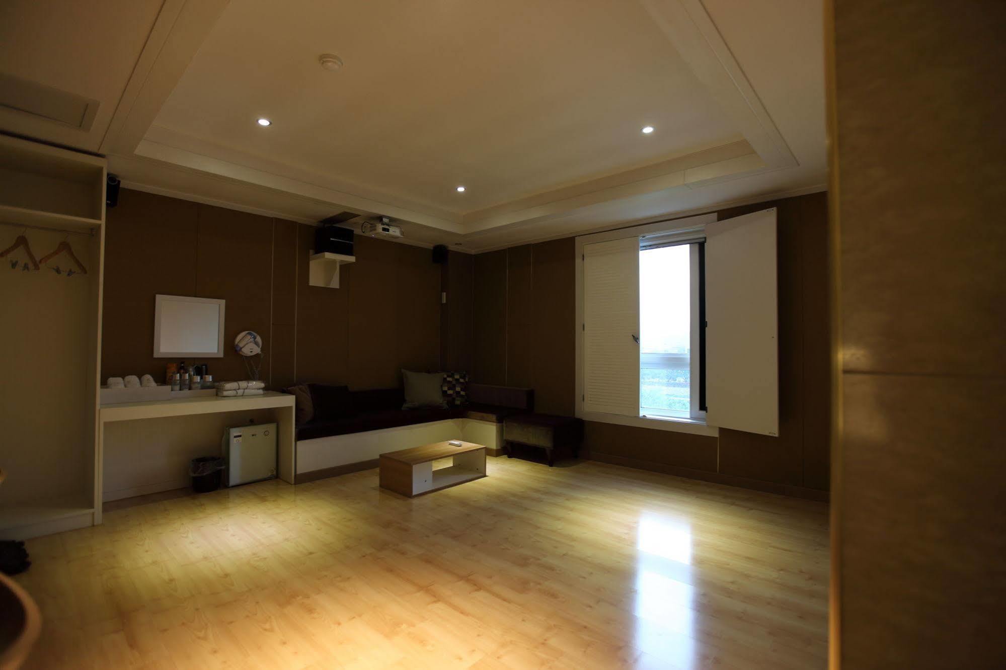 River Hotel Namwon Eksteriør bilde